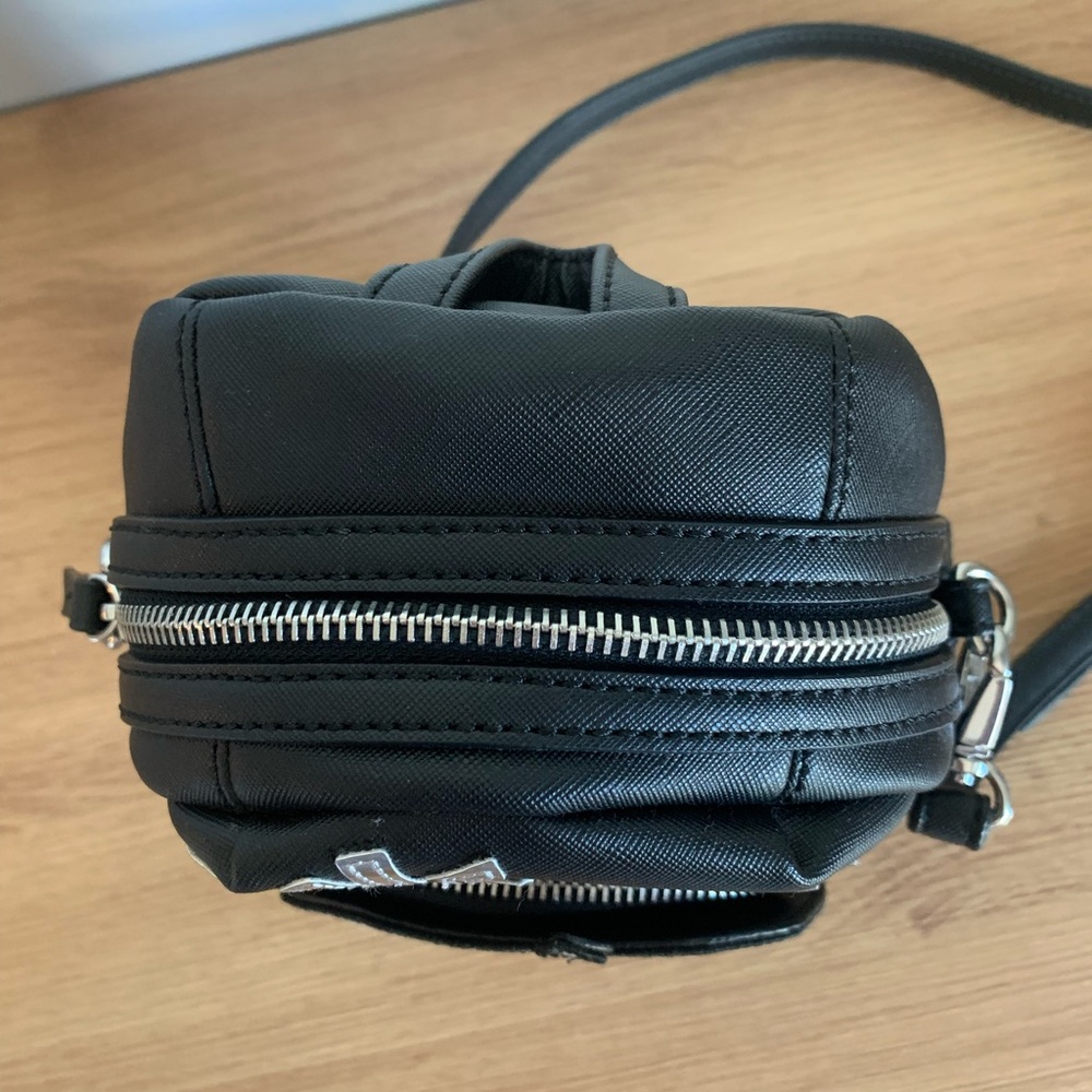 NWOT! Danielle Nicole ‘One Bite’ Crossbody Bag 🍎💀 - Picture 9 of 13